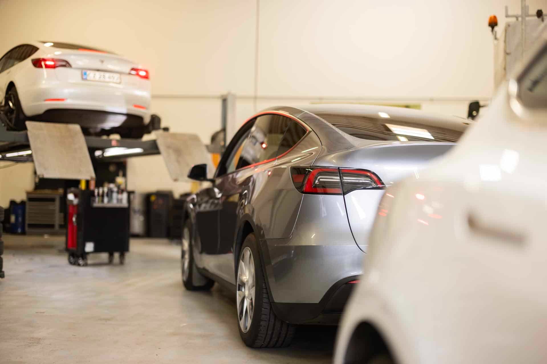 Service af Tesla Model 3 og model y