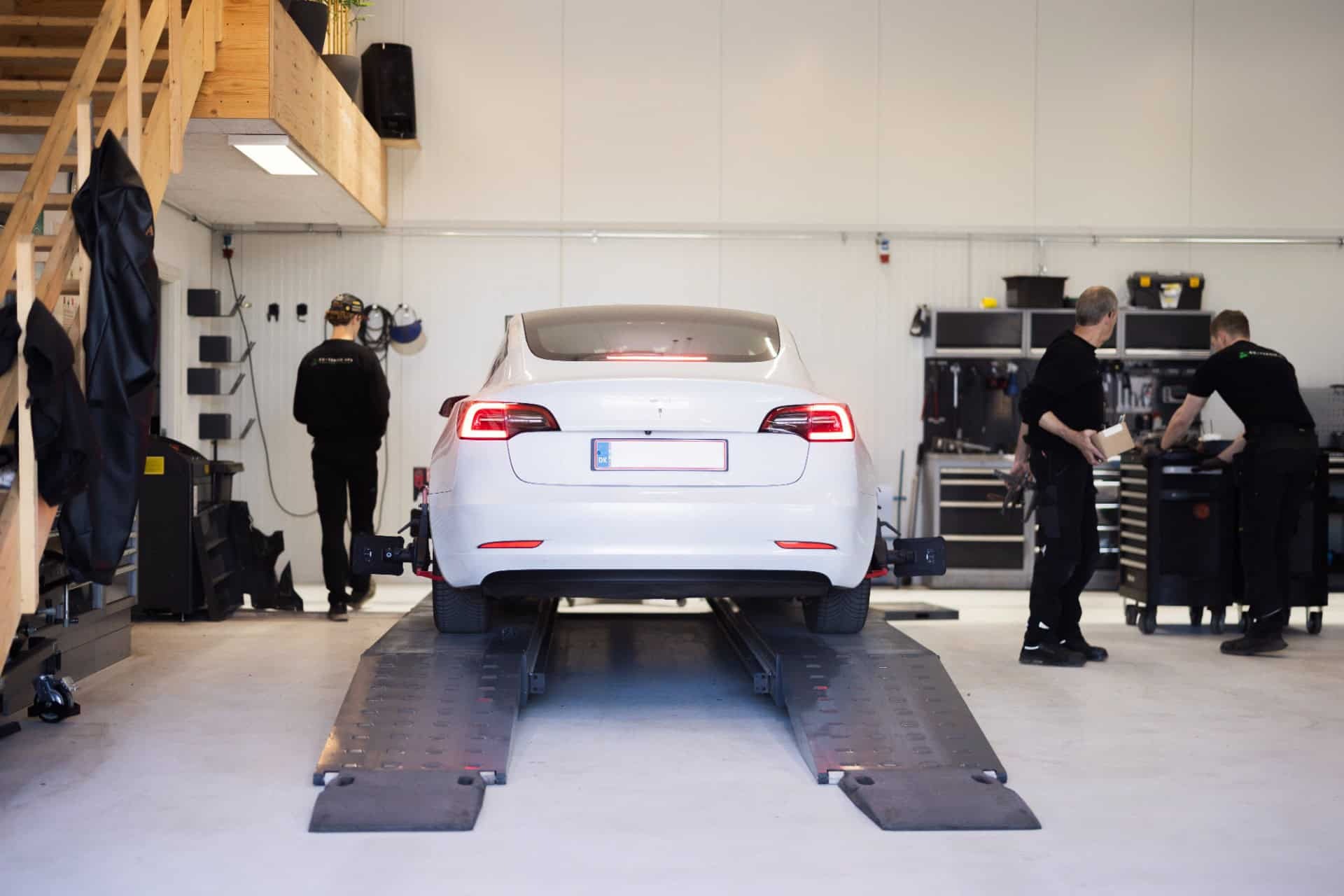 Få skræddersyet Tesla Service på uafhængigt værksted